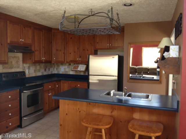 2747 Warf Road Lexington, NC 27292 - Photo 3 of 15 Kitchen.