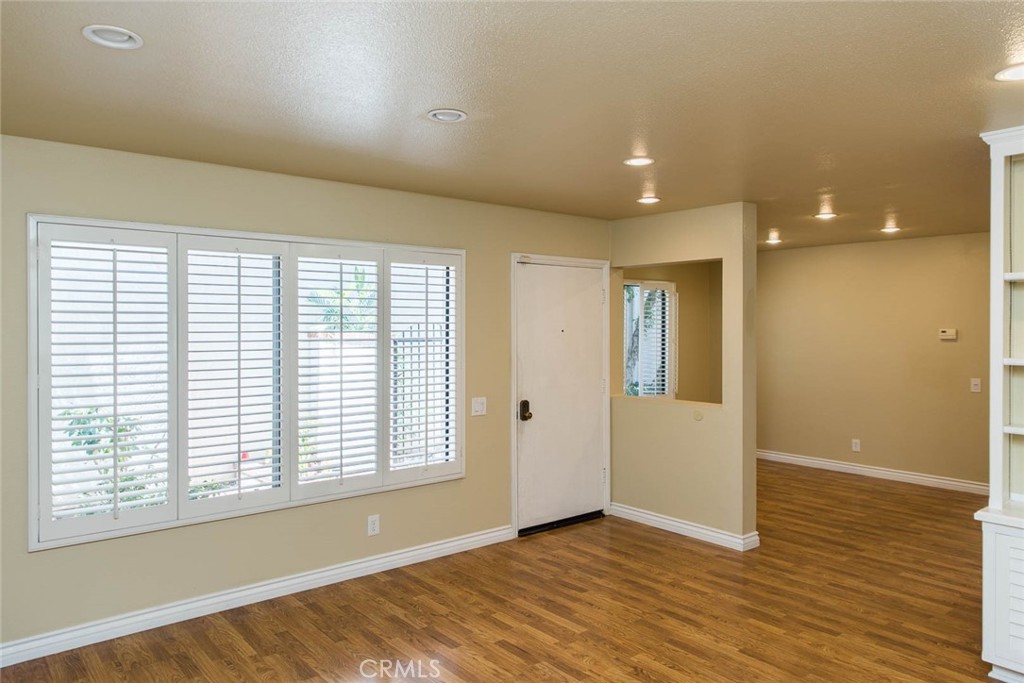 25 Filare Irvine, CA 92620 - Photo 4 of 42