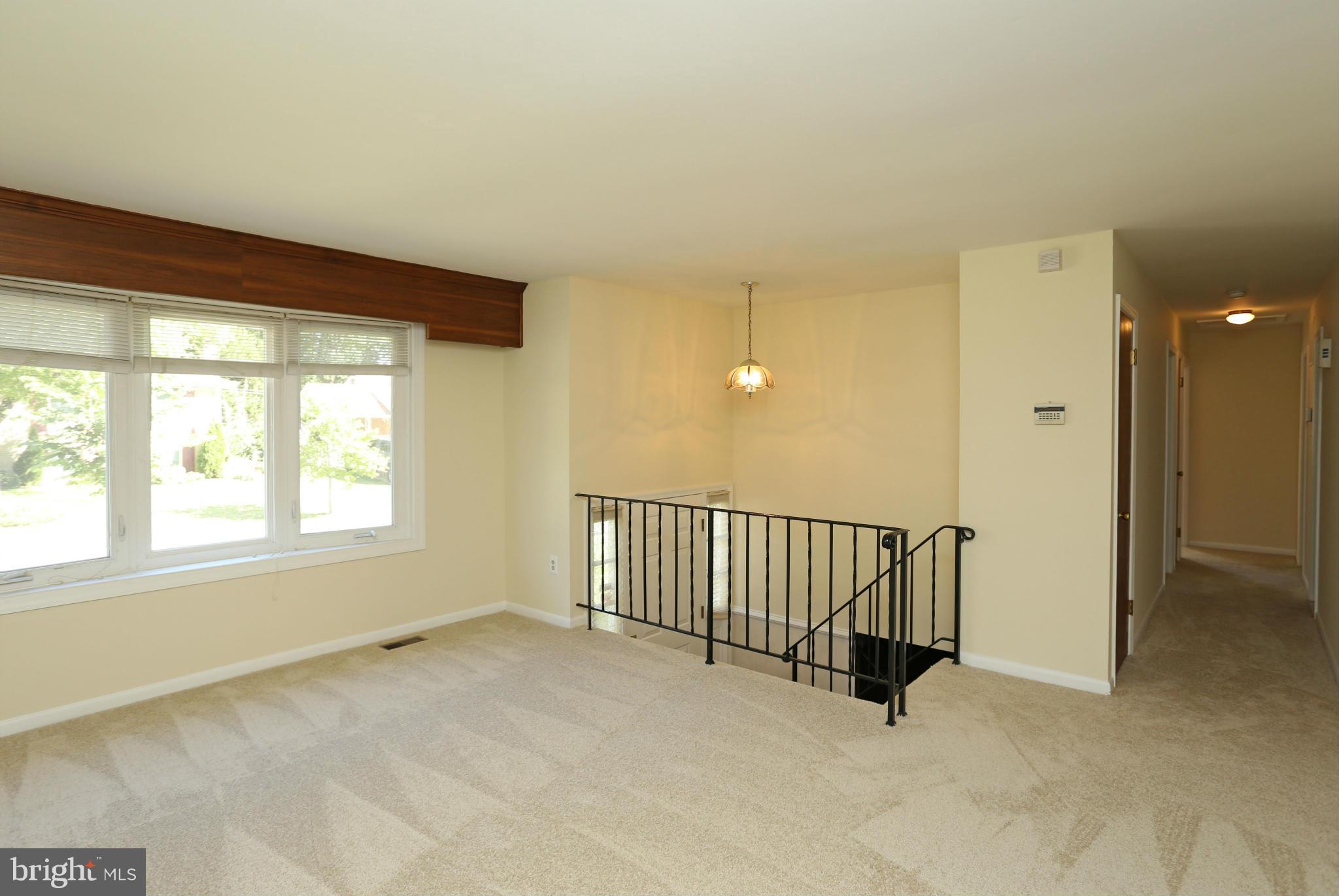 6223 Roblynn Road Laurel, MD 20707 - Photo 11 of 30 Living Room