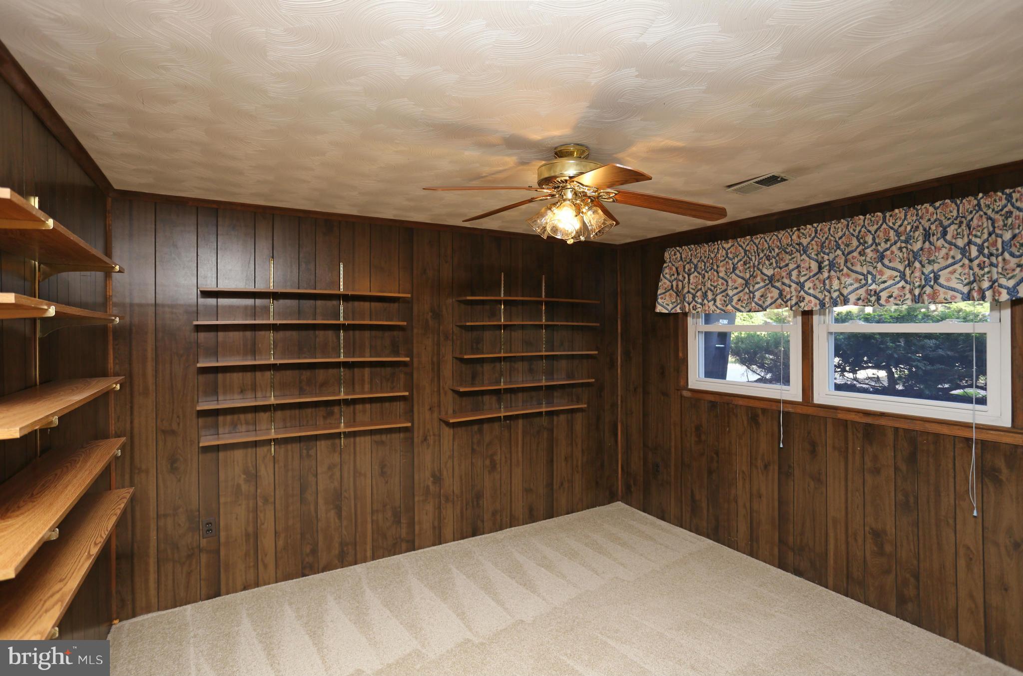 6223 Roblynn Road Laurel, MD 20707 - Photo 22 of 30 Family Room