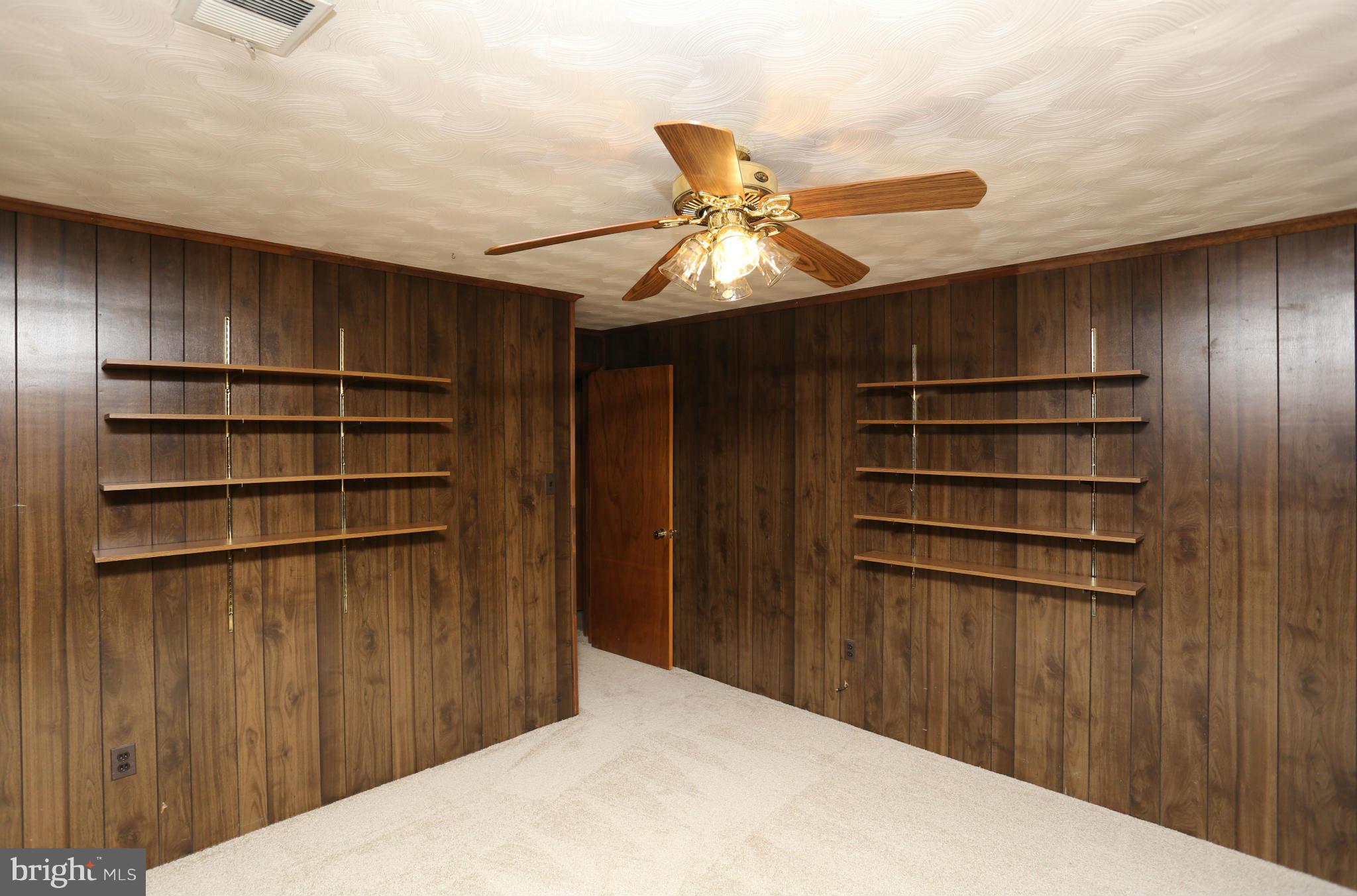 6223 Roblynn Road Laurel, MD 20707 - Photo 23 of 30 Family Room