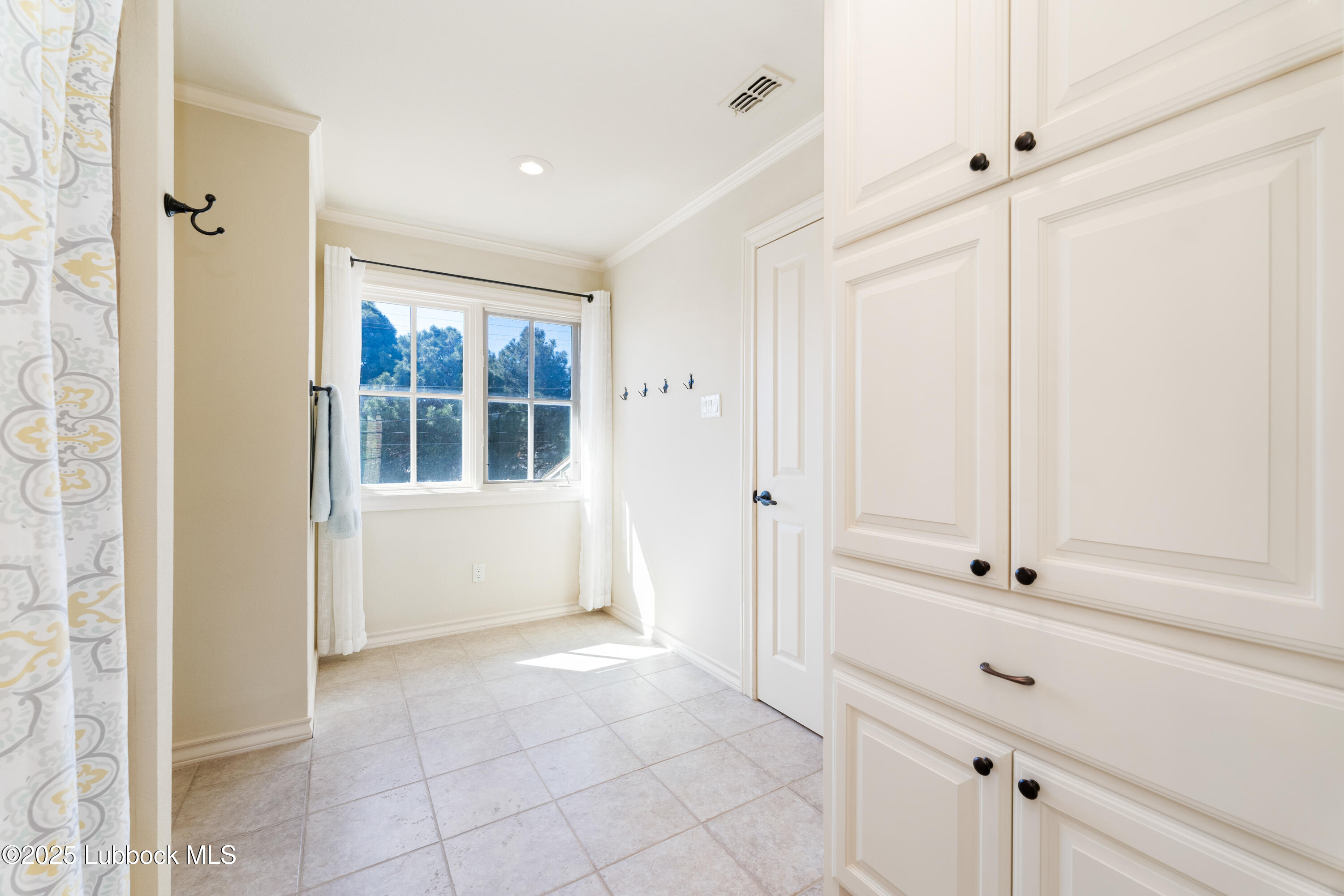 4501 19th Street, Unit 7 Lubbock, TX 79407 - Photo 21 of 30 a view of an entryway with wooden floor