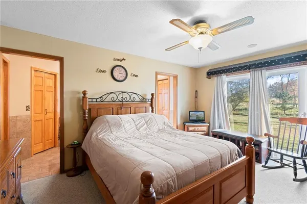 $500,000 | 8446 Hh Highway, Odessa, MO 64076