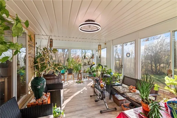 $500,000 | 8446 Hh Highway, Odessa, MO 64076