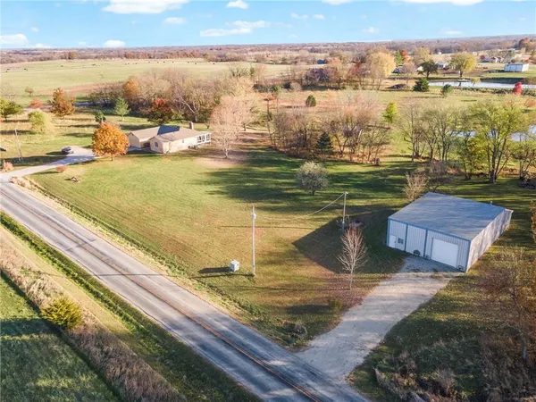 $500,000 | 8446 Hh Highway, Odessa, MO 64076