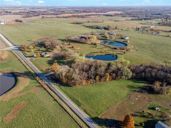 $500,000 | 8446 Hh Highway, Odessa, MO 64076