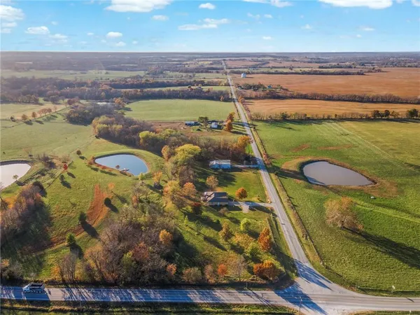 $500,000 | 8446 Hh Highway, Odessa, MO 64076
