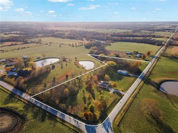 $500,000 | 8446 Hh Highway, Odessa, MO 64076