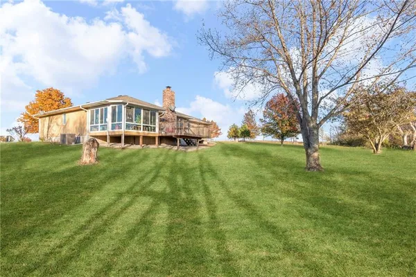 $500,000 | 8446 Hh Highway, Odessa, MO 64076