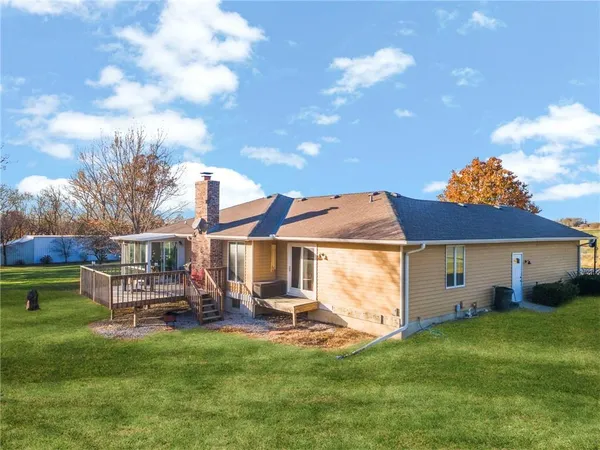 $500,000 | 8446 Hh Highway, Odessa, MO 64076