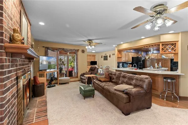 $500,000 | 8446 Hh Highway, Odessa, MO 64076