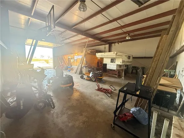 $500,000 | 8446 Hh Highway, Odessa, MO 64076