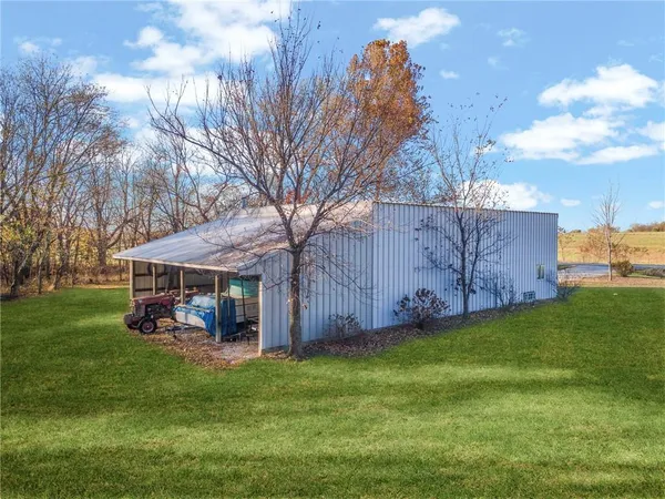 $500,000 | 8446 Hh Highway, Odessa, MO 64076