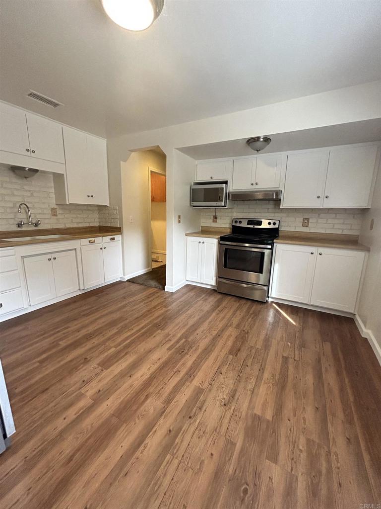 14574 Rios Canyon Road El Cajon, CA 92021 - Photo 7 of 20 Kitchen