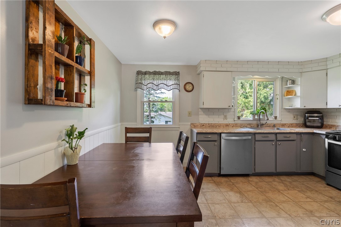 103 Benoit Drive Geddes, NY 13209 - Photo 11 of 43