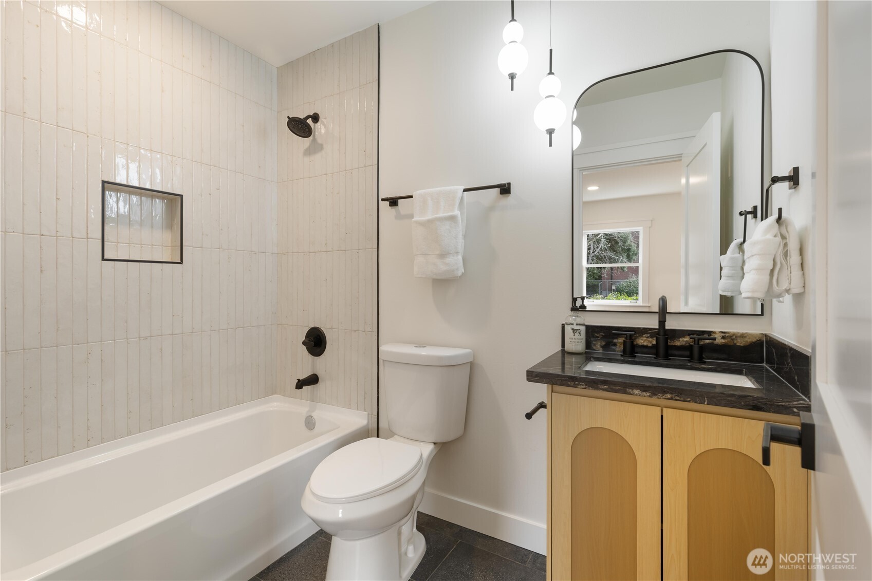 41 West Cremona Street Seattle, WA 98119 - Photo 11 of 25 Gallery Image 11
