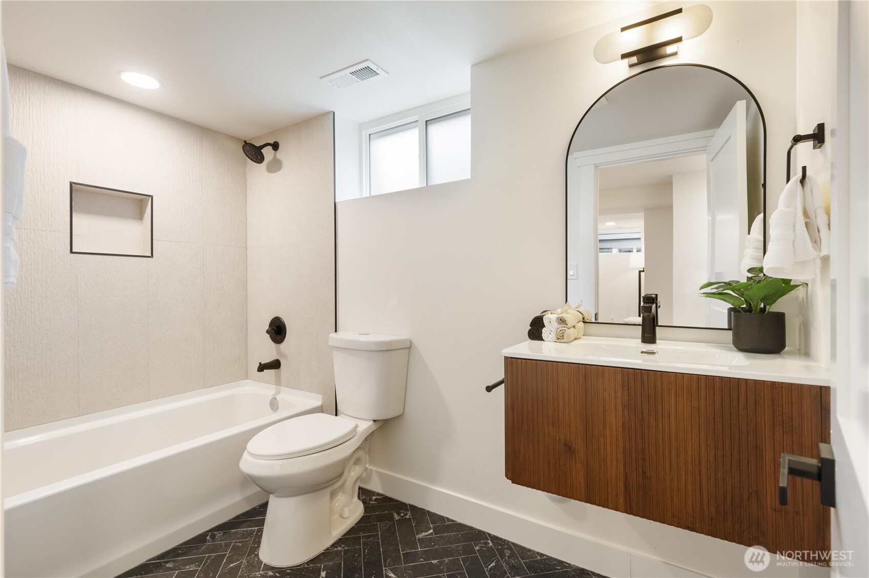 41 West Cremona Street Seattle, WA 98119 - Photo 19 of 25 Gallery Image 19