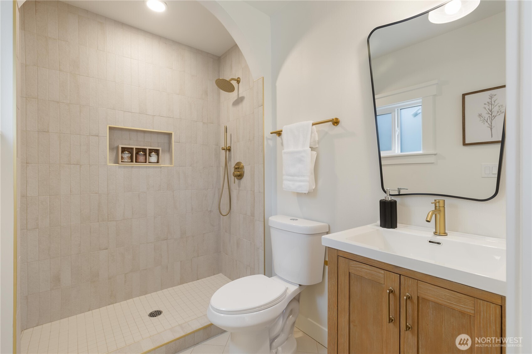 41 West Cremona Street Seattle, WA 98119 - Photo 9 of 25 Gallery Image 9