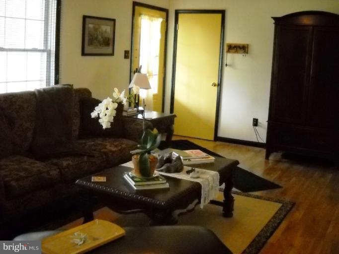 11745 Obannons Mill Road Boston, VA 22713 - Photo 15 of 19 Living Room