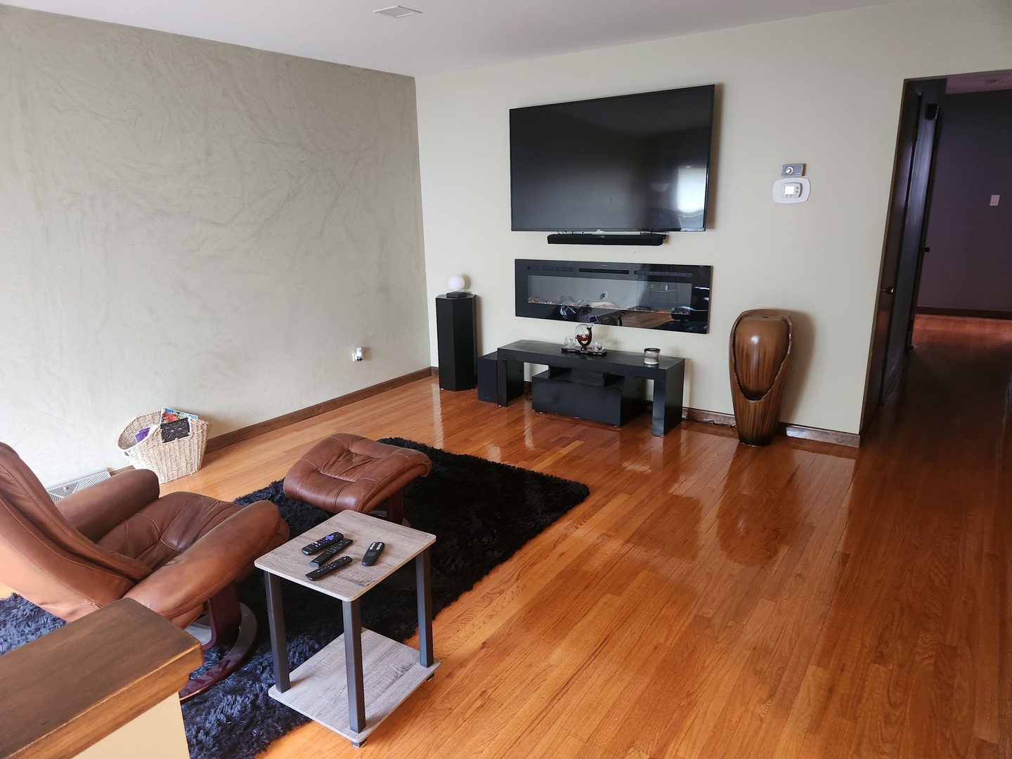 Undisclosed Address Lansing, IL 60438 - Photo 4 of 16 a living room with furniture and a flat screen tv