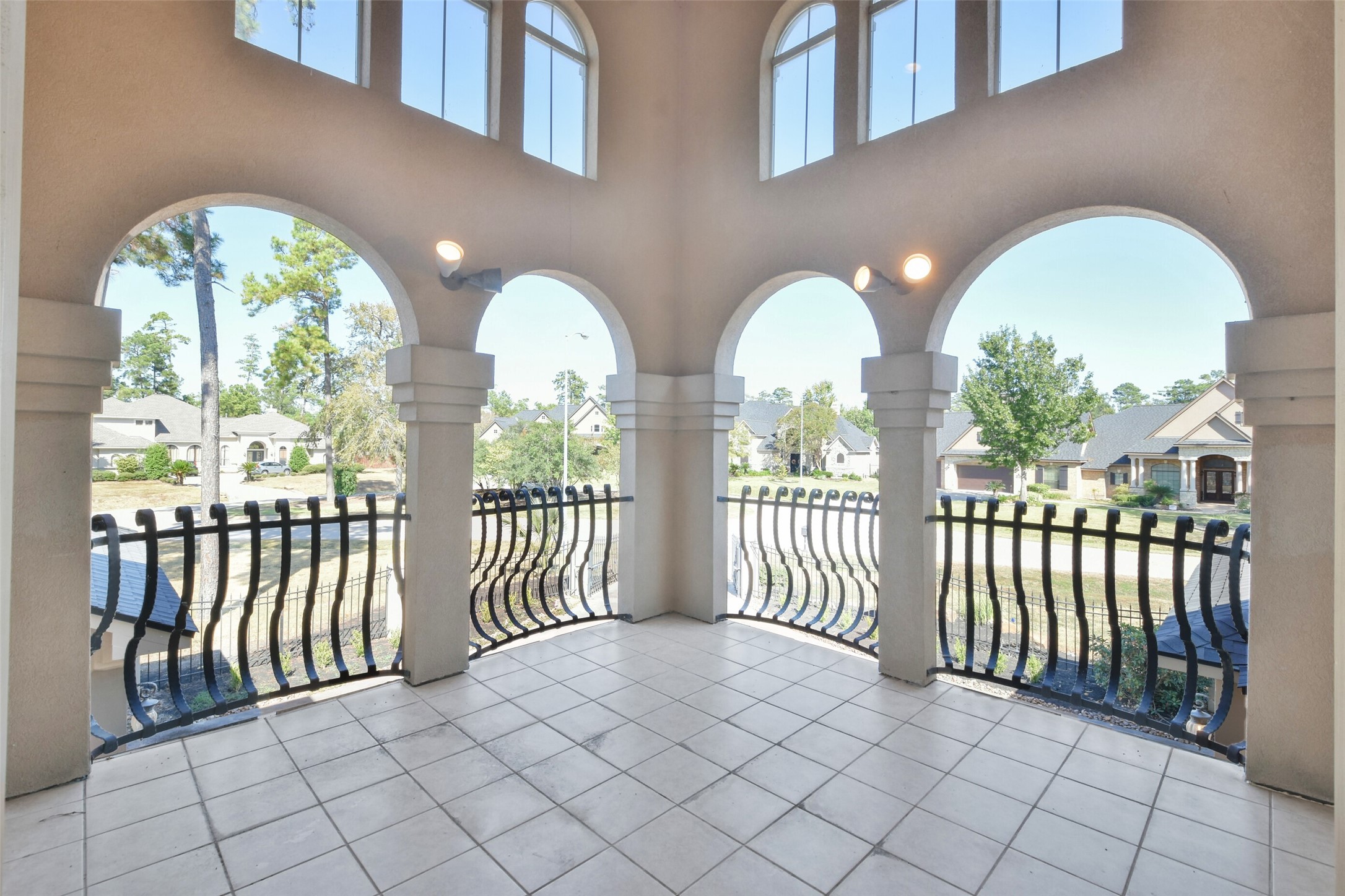 8114 Hideaway Lake Circle Spring, TX 77389 - Photo 29 of 50 a view of a two room with windows