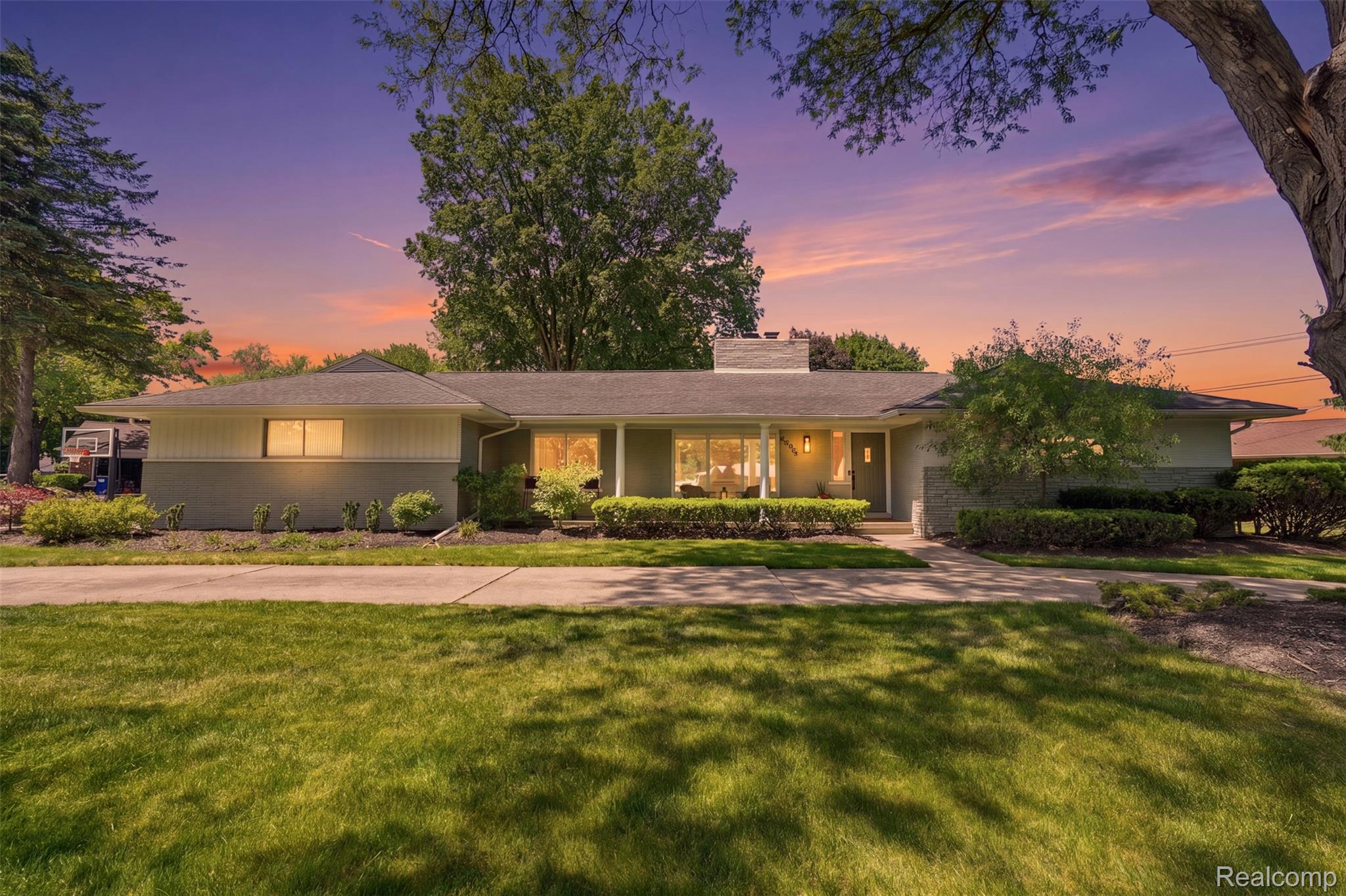 6998 Meadowlake Road Bloomfield Hills, MI 48301 - Photo 1 of 49 48_6998 meadowlake rd-47.jpg