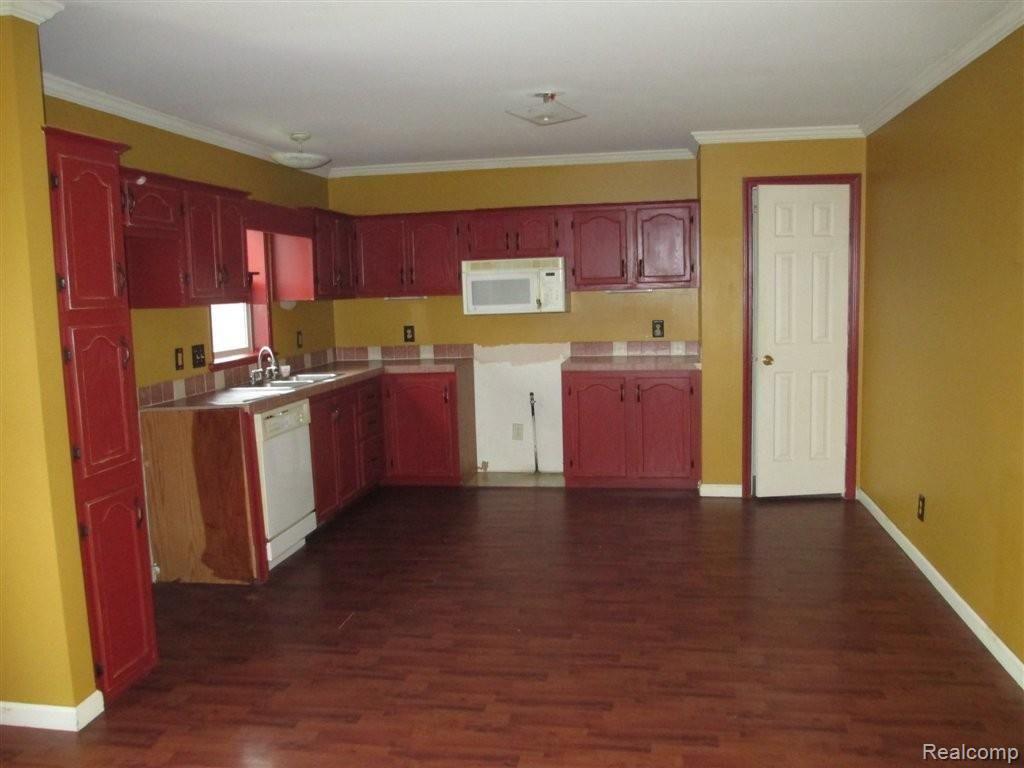 20800 Karr Road Belleville, MI 48111 - Photo 12 of 17 Beautiful Kitchen