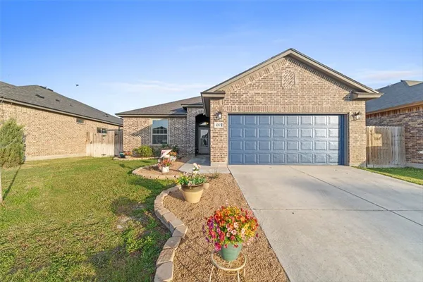 a view of a house with backyard and porch