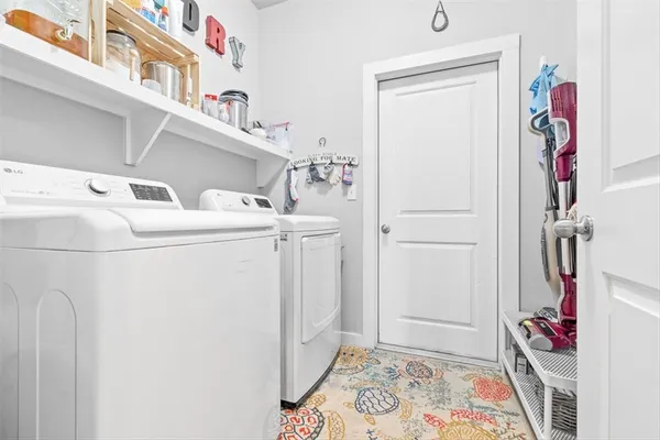 a view of bathroom with washer and dryer