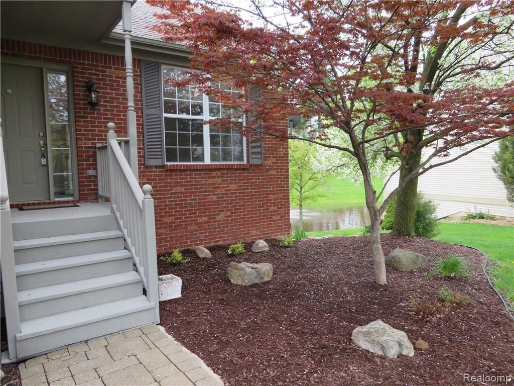 2576 Ravineside South Howell, MI 48843 - Photo 3 of 34