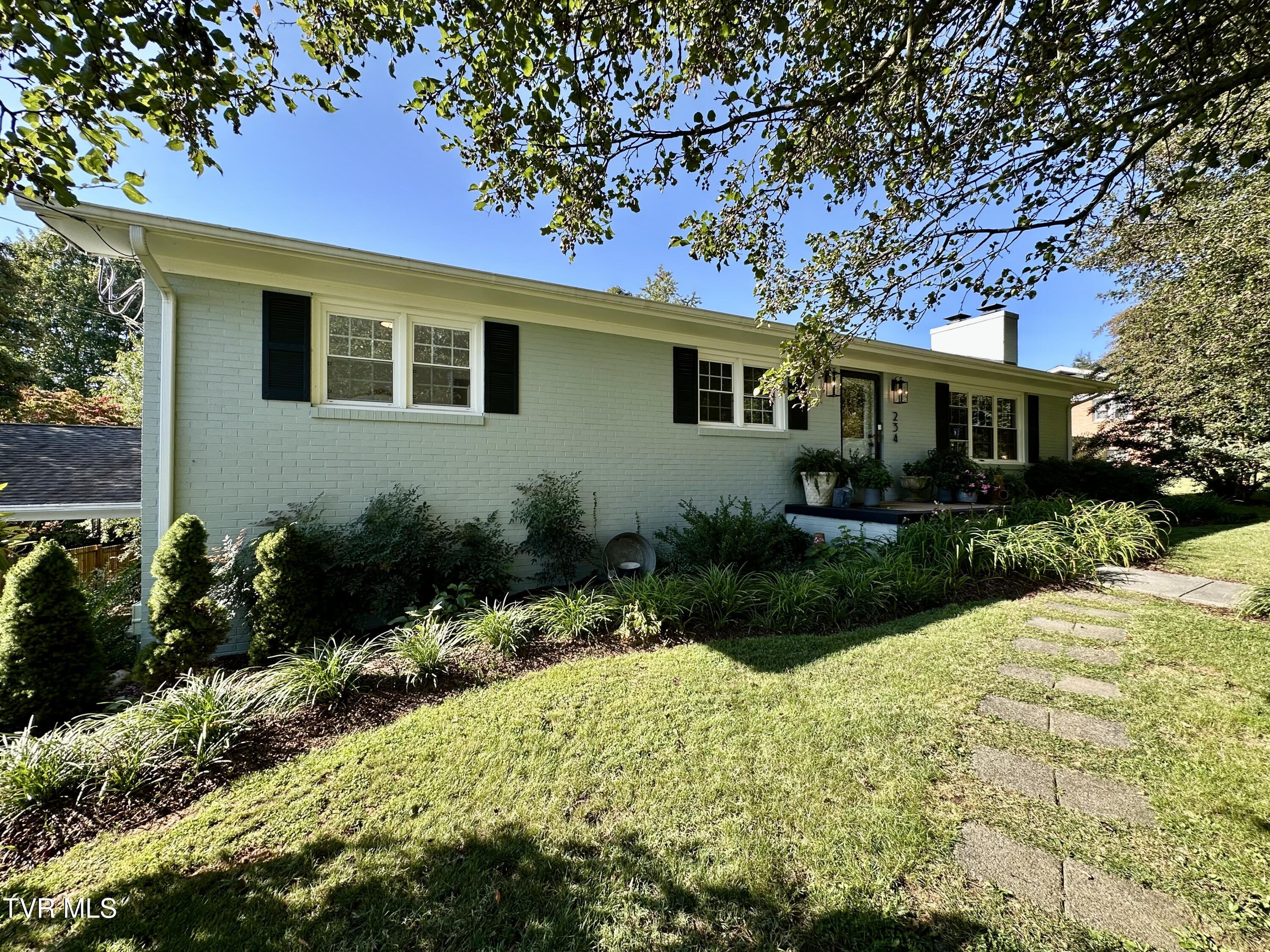 234 Chester Hill Road Bristol, VA 24201 - Photo 8 of 53 IMG_9912