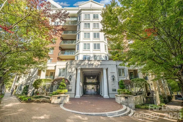 $1,800 | 300 West 5th Street, Unit 521, Charlotte, NC 28202
