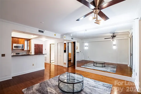 $1,800 | 300 West 5th Street, Unit 521, Charlotte, NC 28202
