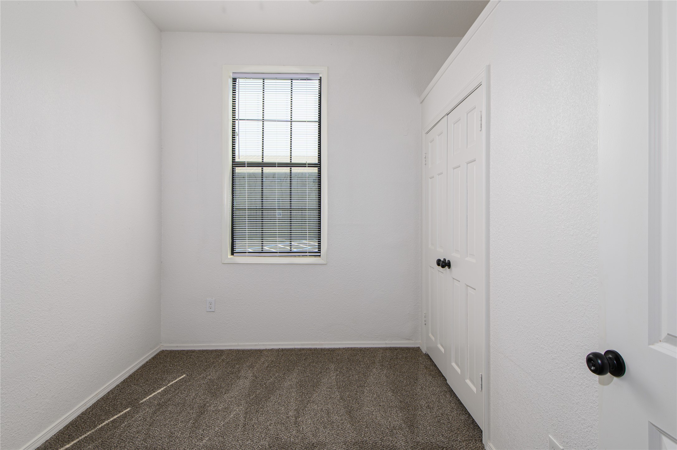 4705 Lyons Avenue, Unit 1 Houston, TX 77020 - Photo 3 of 19 an empty room with windows