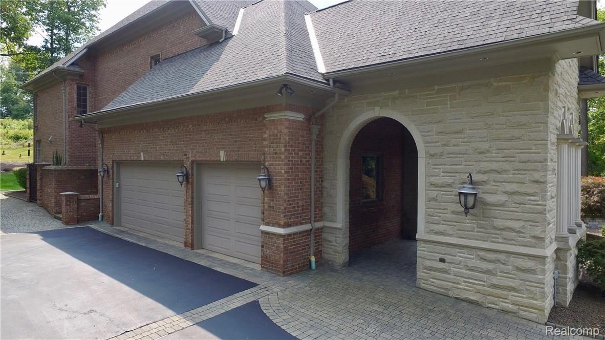 2831 Cranbrook Ridge Court Rochester, MI 48306 - Photo 44 of 47 DJI_0023.jpg