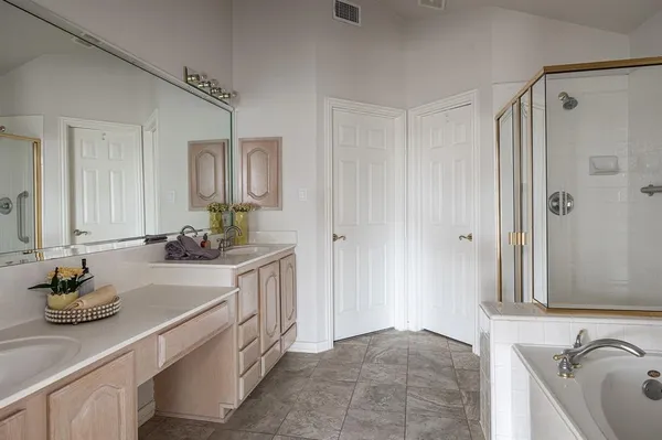 $3,200 | 7712 Lakecrest Circle, Irving, TX 75063