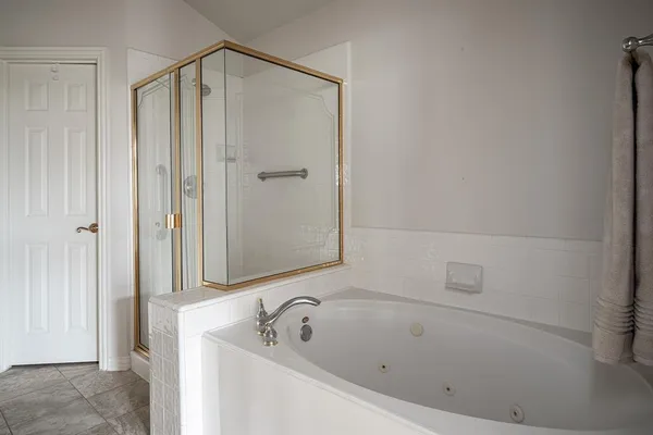 $3,200 | 7712 Lakecrest Circle, Irving, TX 75063