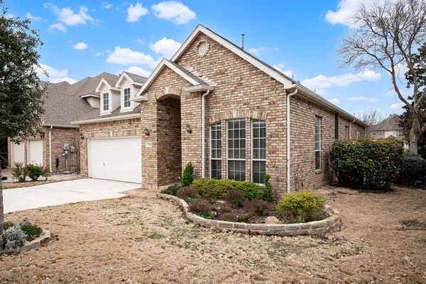 $3,200 | 7712 Lakecrest Circle, Irving, TX 75063
