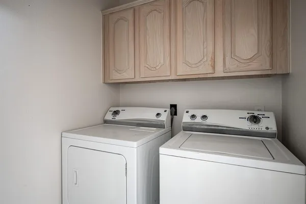 $3,200 | 7712 Lakecrest Circle, Irving, TX 75063