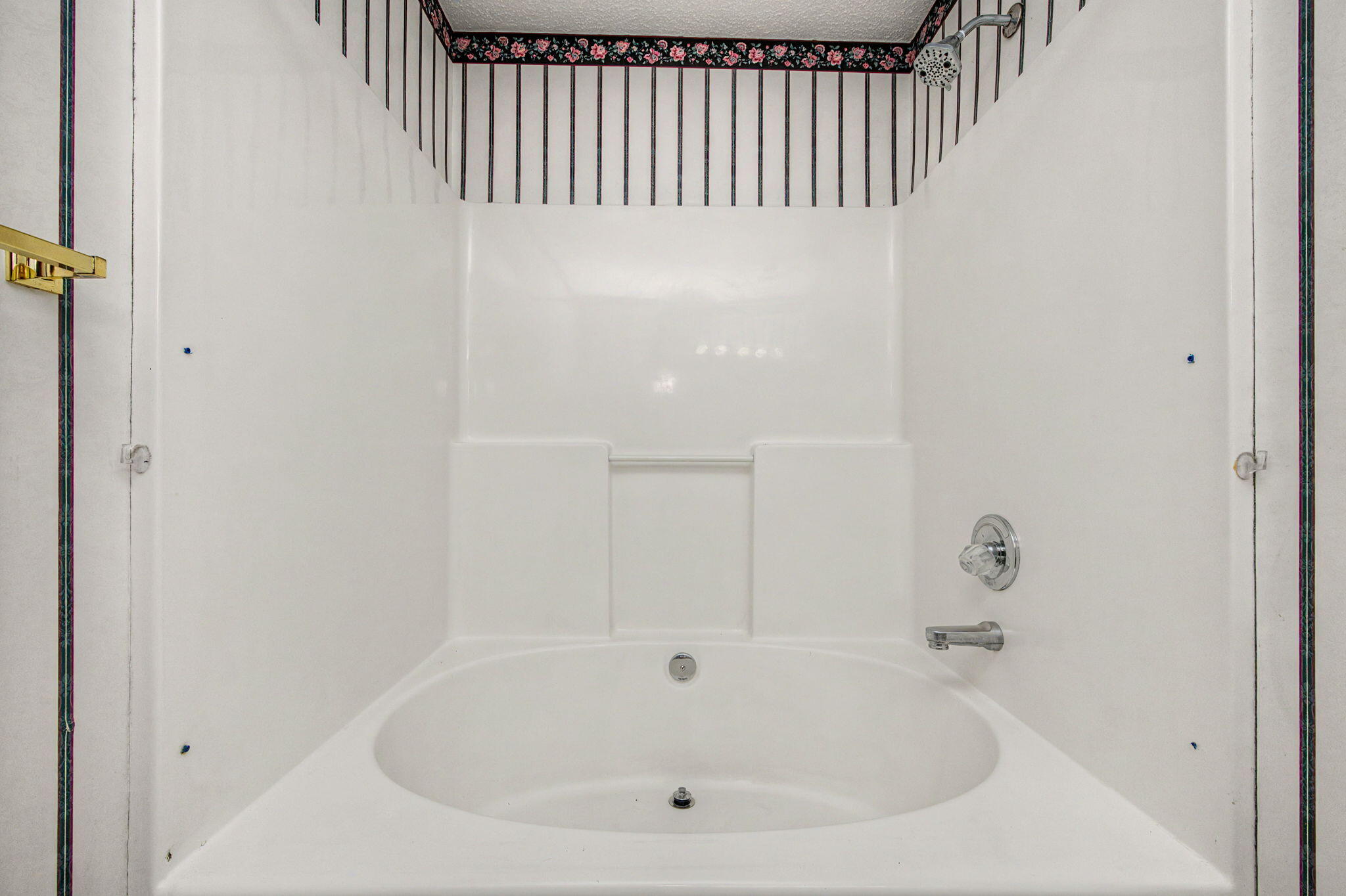 223 Runnymeade Drive Crestview, FL 32539 - Photo 28 of 38 a bathroom with a white tub