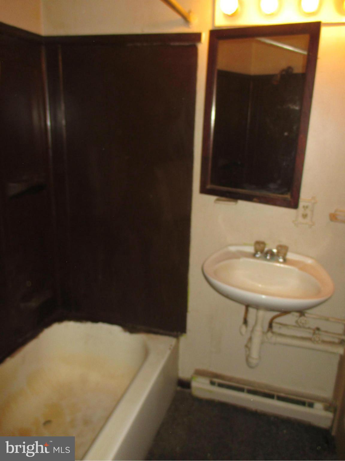 4222 Shoreham Beach Road Edgewater, MD 21037 - Photo 14 of 14 Bath