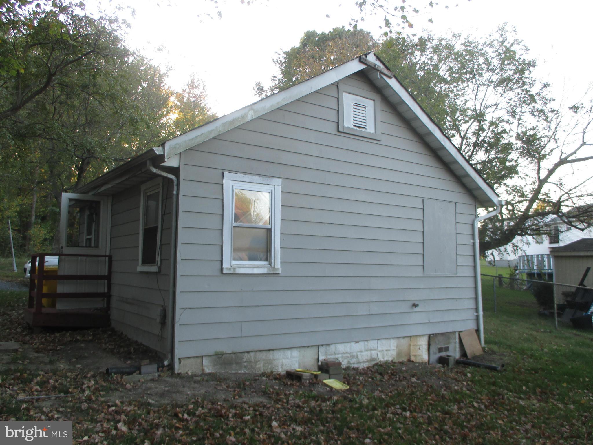 4222 Shoreham Beach Road Edgewater, MD 21037 - Photo 3 of 14 Exterior (General)
