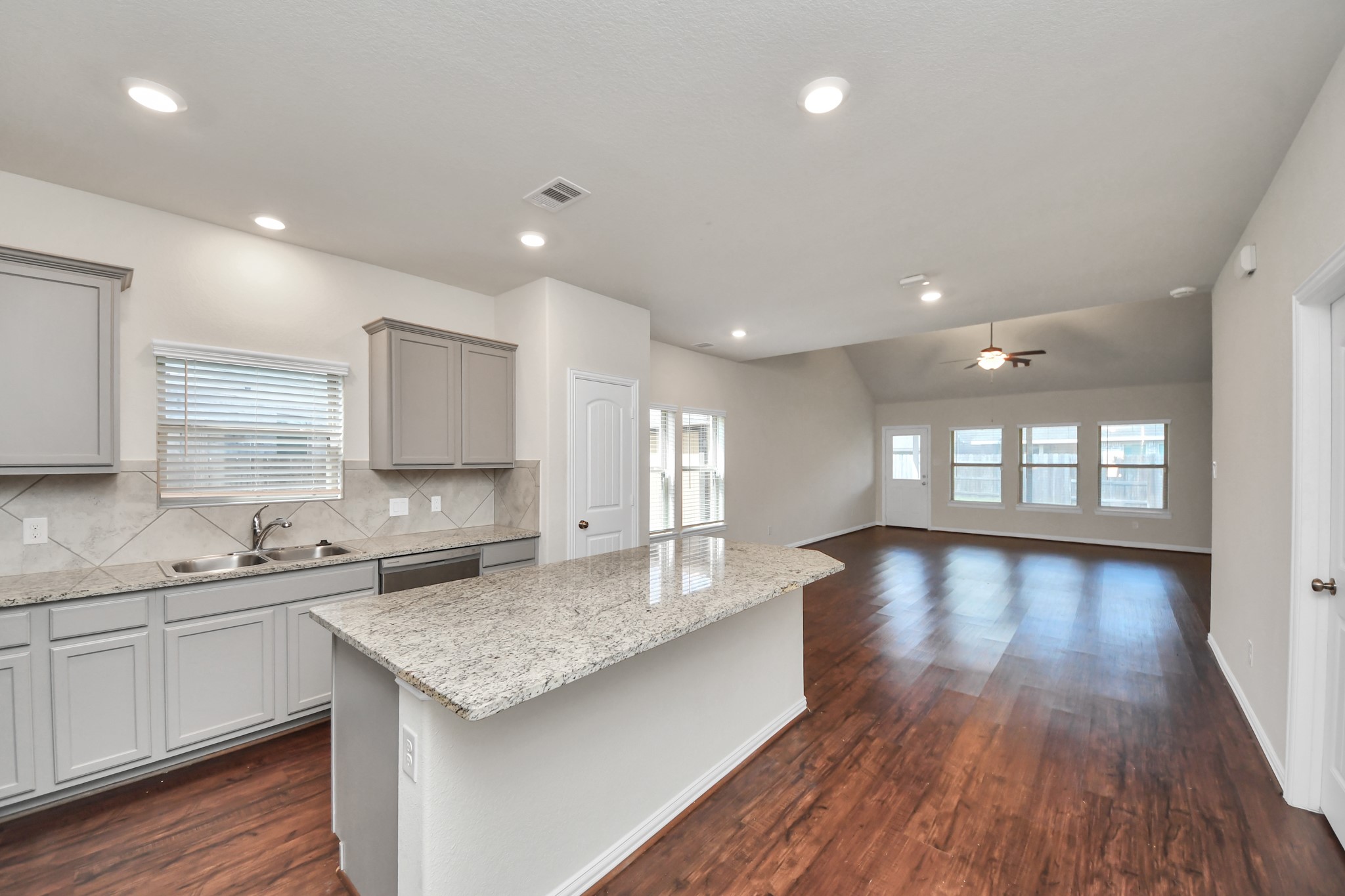 4706 Walnut Willow Ct Spring Spring, TX 77386 - Photo 11 of 50 Gallery Image 11