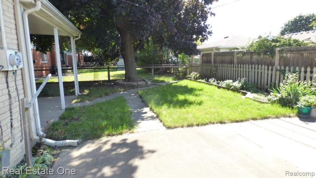 26159 Burg Road Warren, MI 48089 - Photo 16 of 17 P1020600.jpg