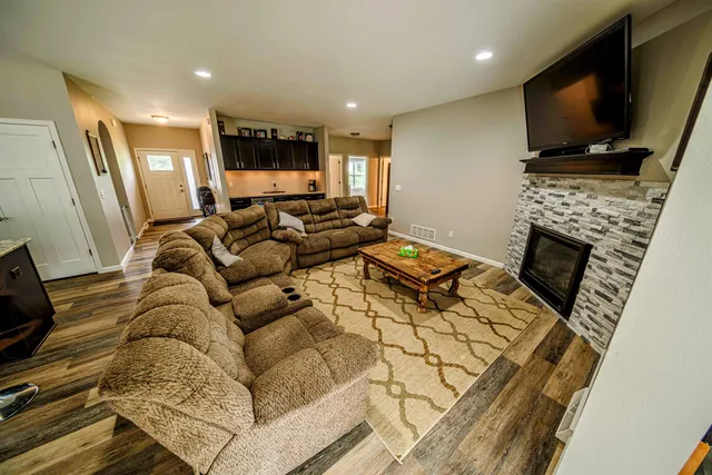 $639,750 | 314 Glen Becker Trail, Wisconsin Dells, WI 53965