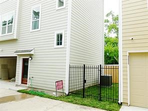 728 Link Road Houston, TX 77009 - Photo 2 of 28 Gallery Image 2