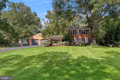 $1,199,900 | 12183 Holly Knoll Circle, Great Falls, VA 22066