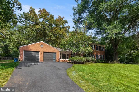 $1,199,900 | 12183 Holly Knoll Circle, Great Falls, VA 22066