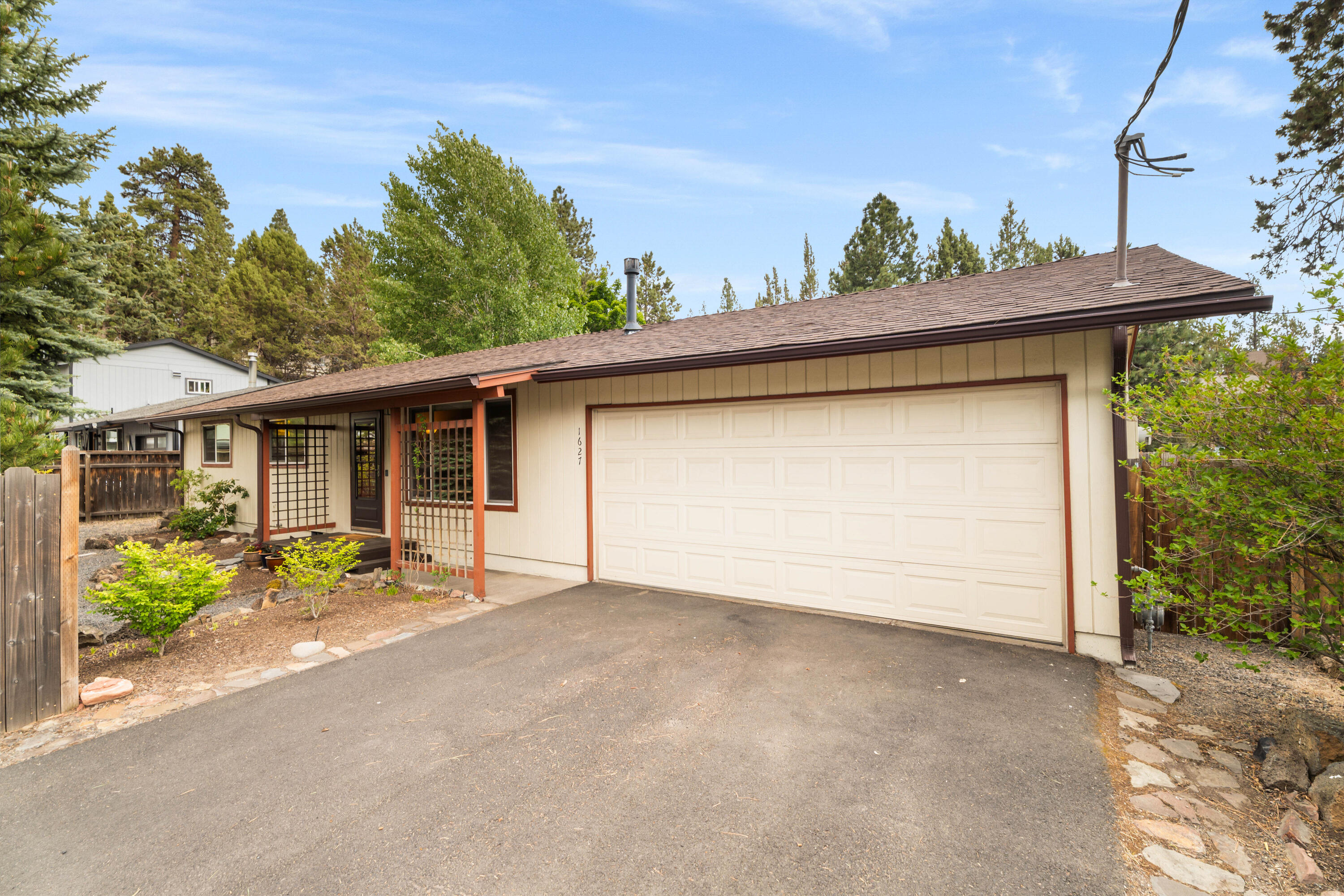 1627 Northeast Bear Creek Road Bend, OR 97702 - Photo 41 of 46 .