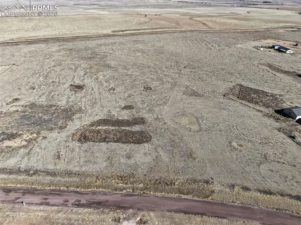 a view of a dry yard with wooden floor